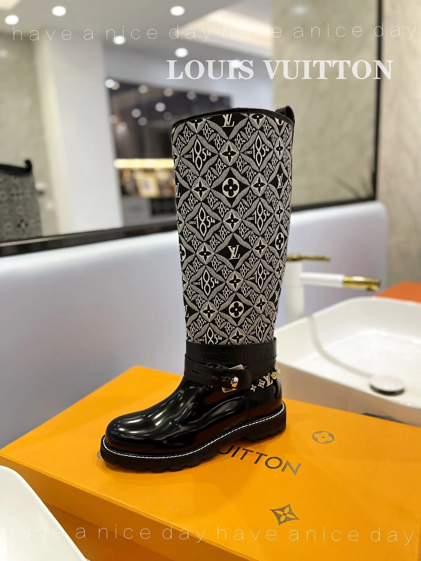 High Quality  LUV BOOTS 027