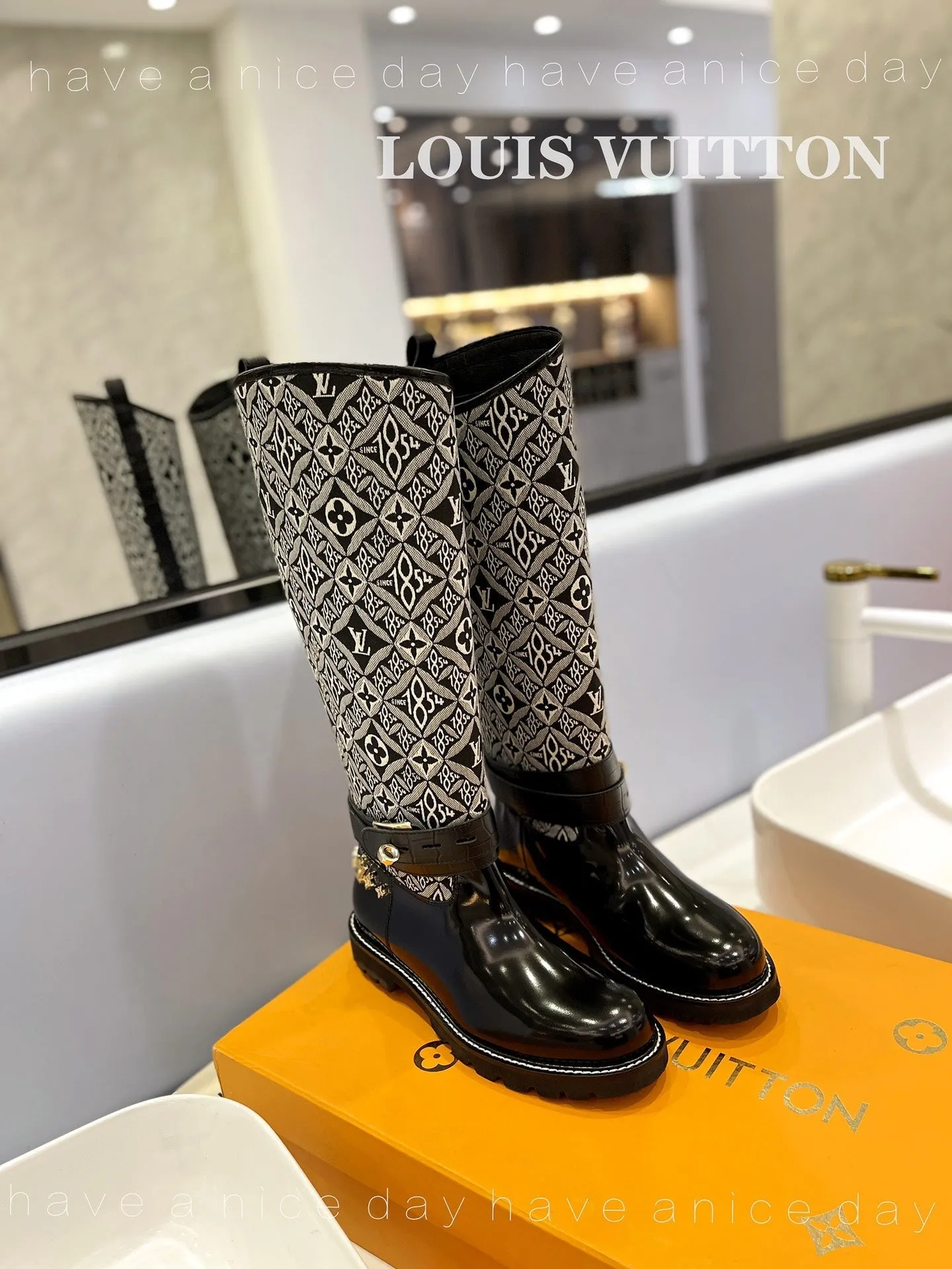 High Quality  LUV BOOTS 027
