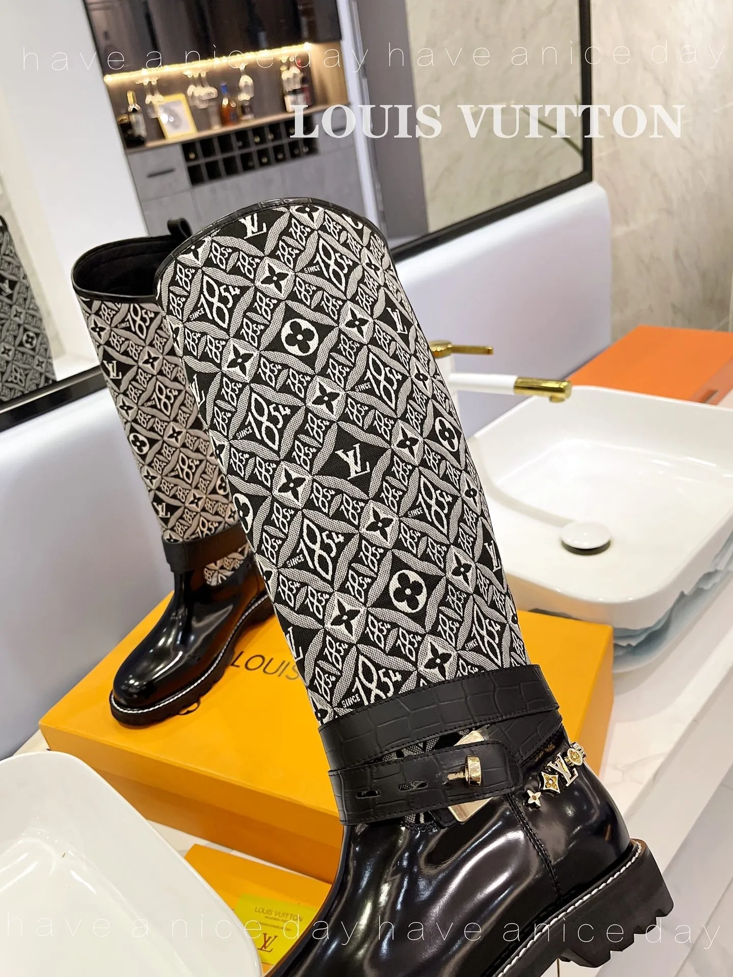 High Quality  LUV BOOTS 027