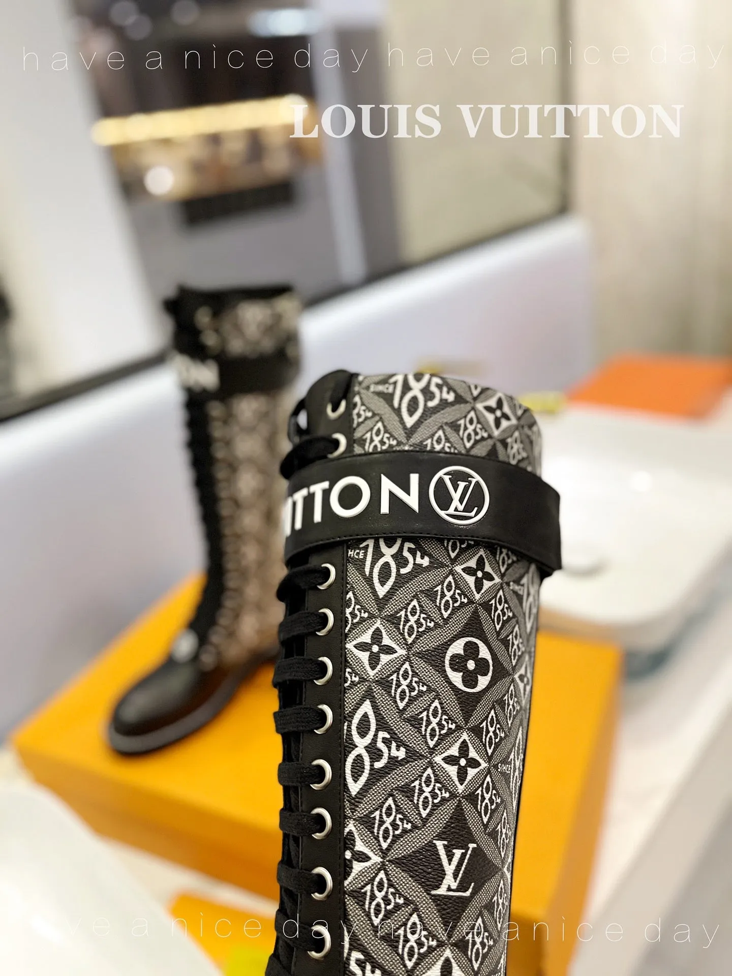 High Quality  LUV BOOTS 030