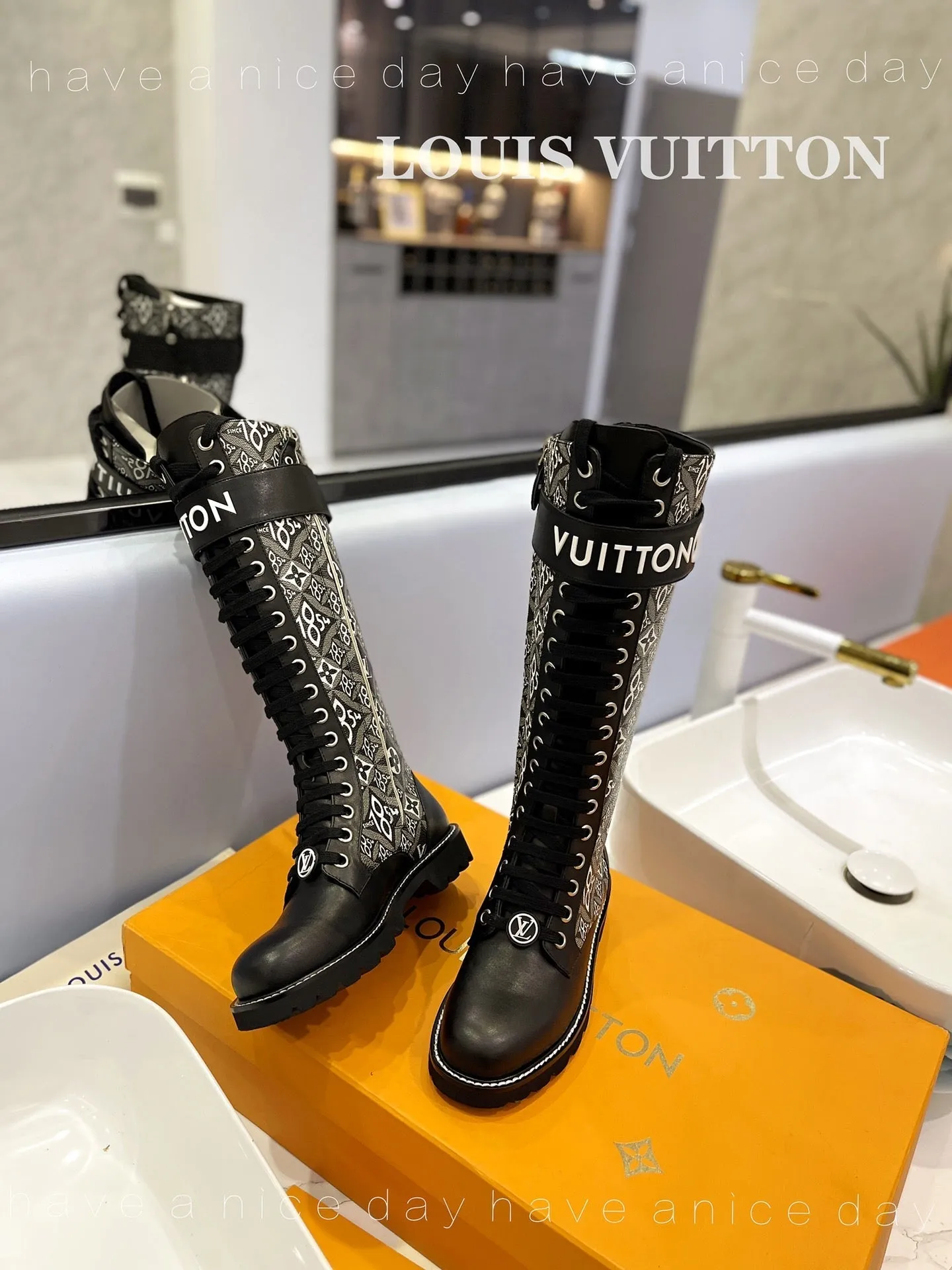 High Quality  LUV BOOTS 030