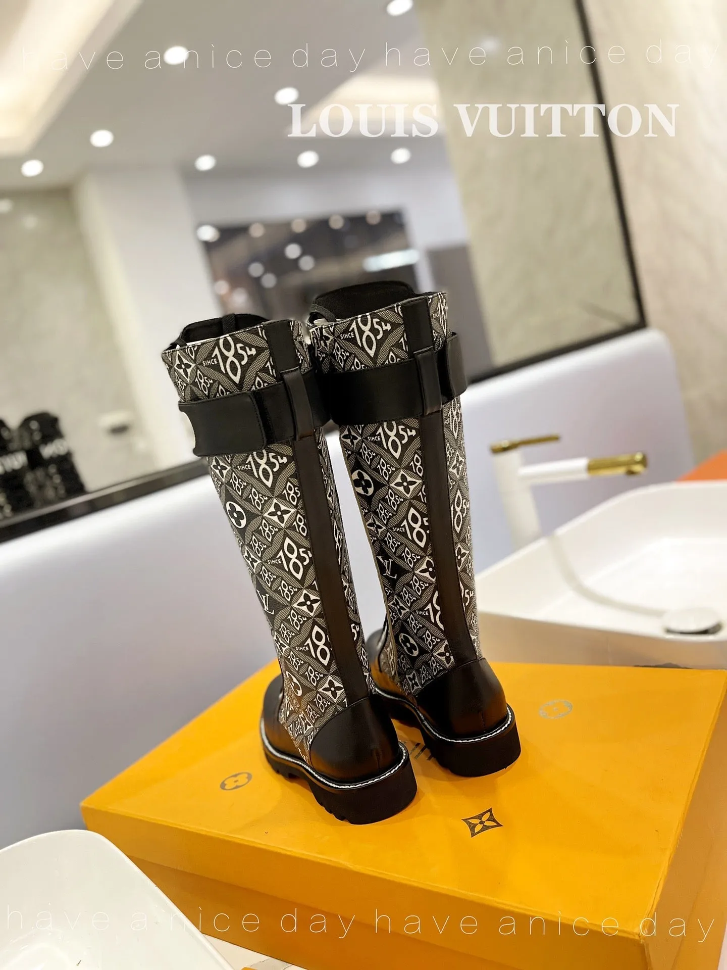 High Quality  LUV BOOTS 030