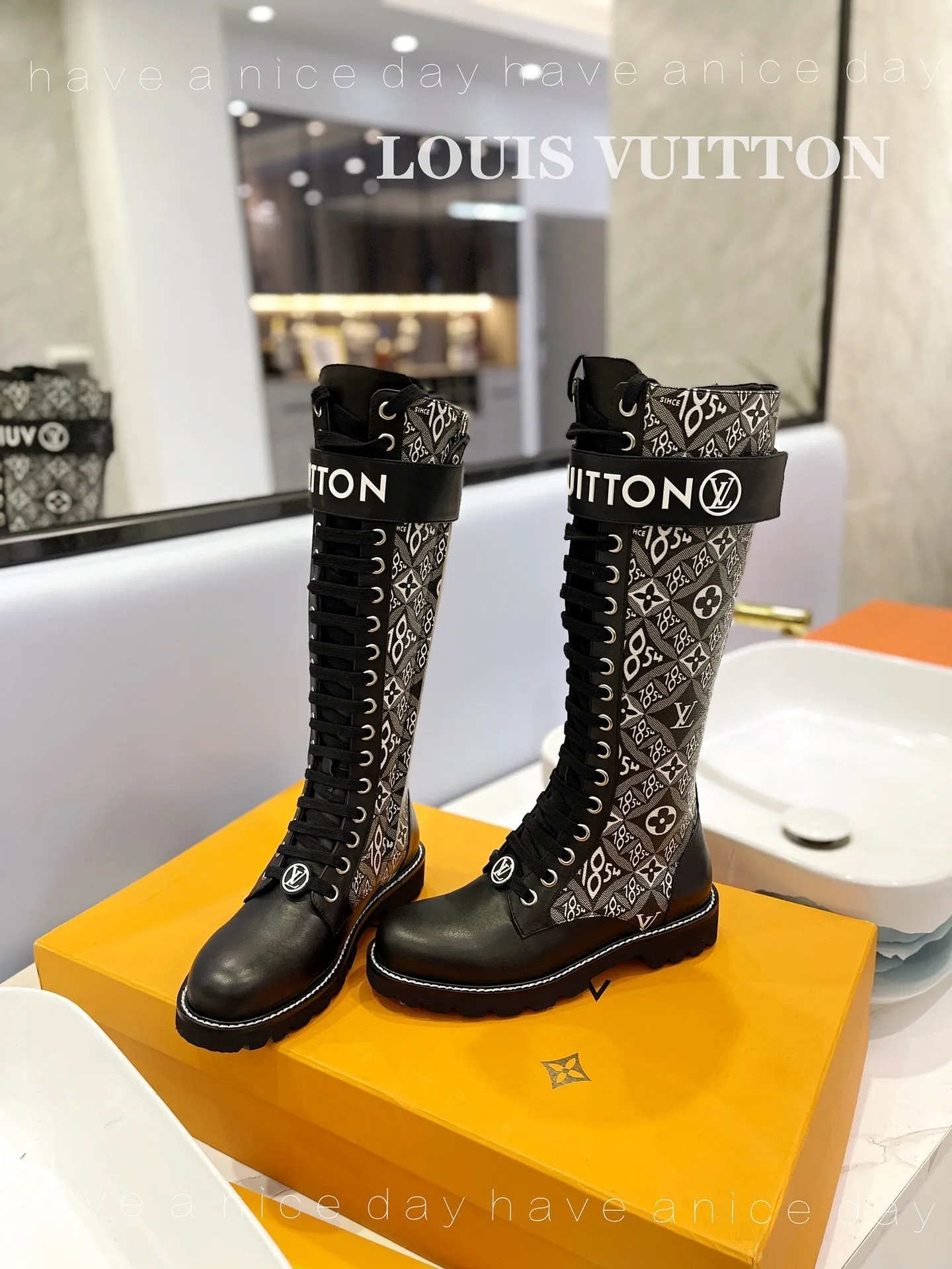 High Quality  LUV BOOTS 030