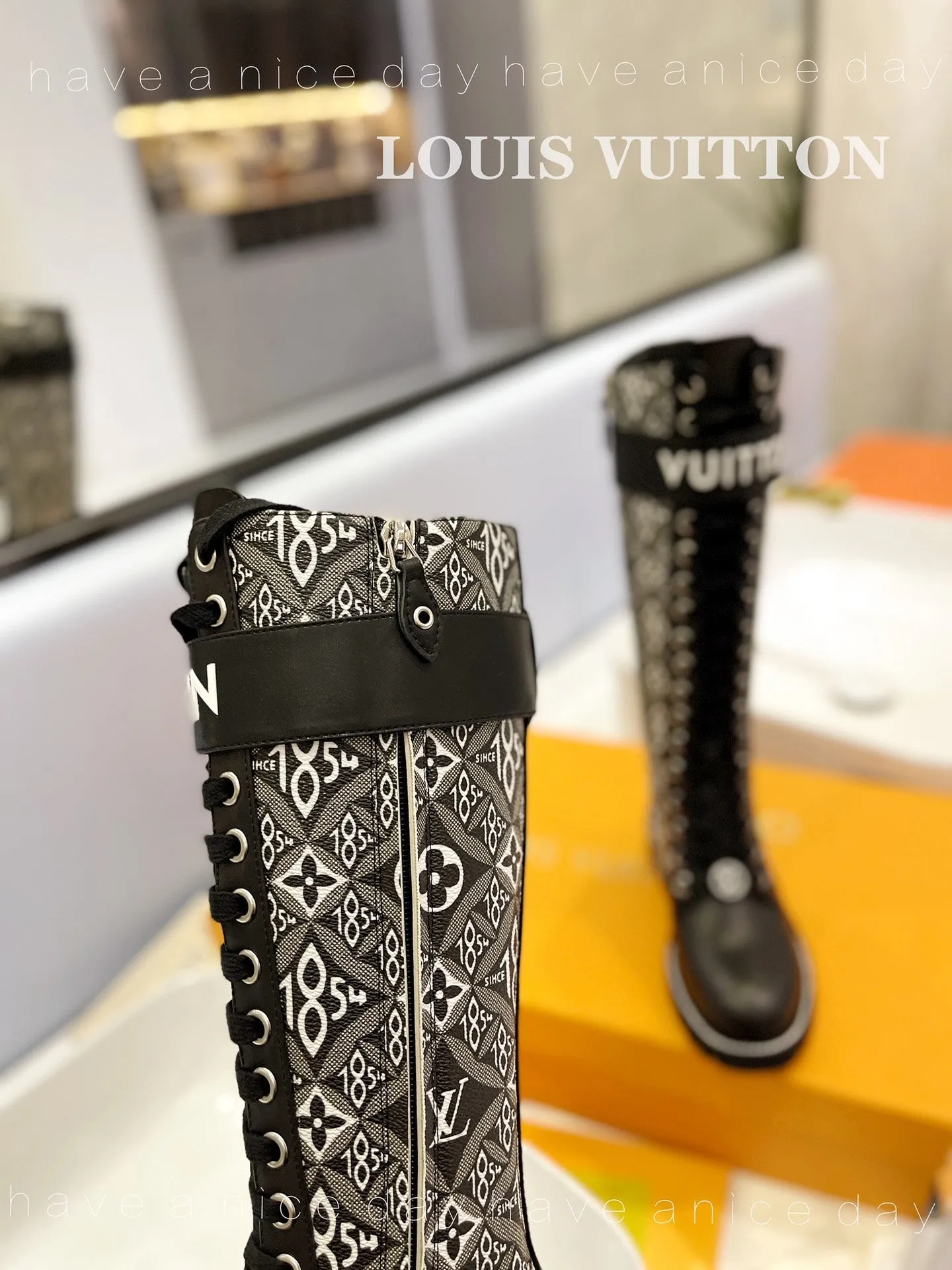 High Quality  LUV BOOTS 030