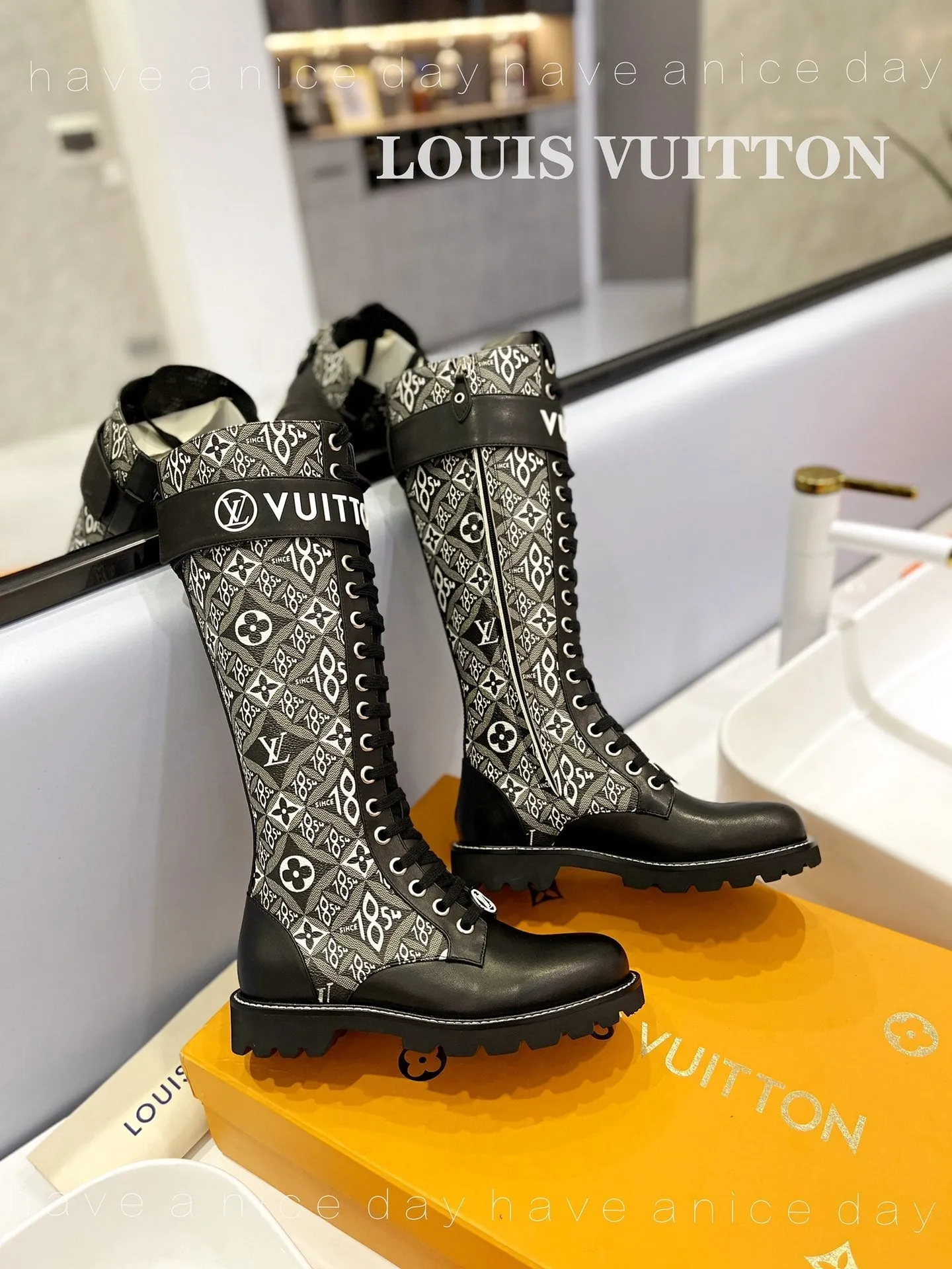 High Quality  LUV BOOTS 030