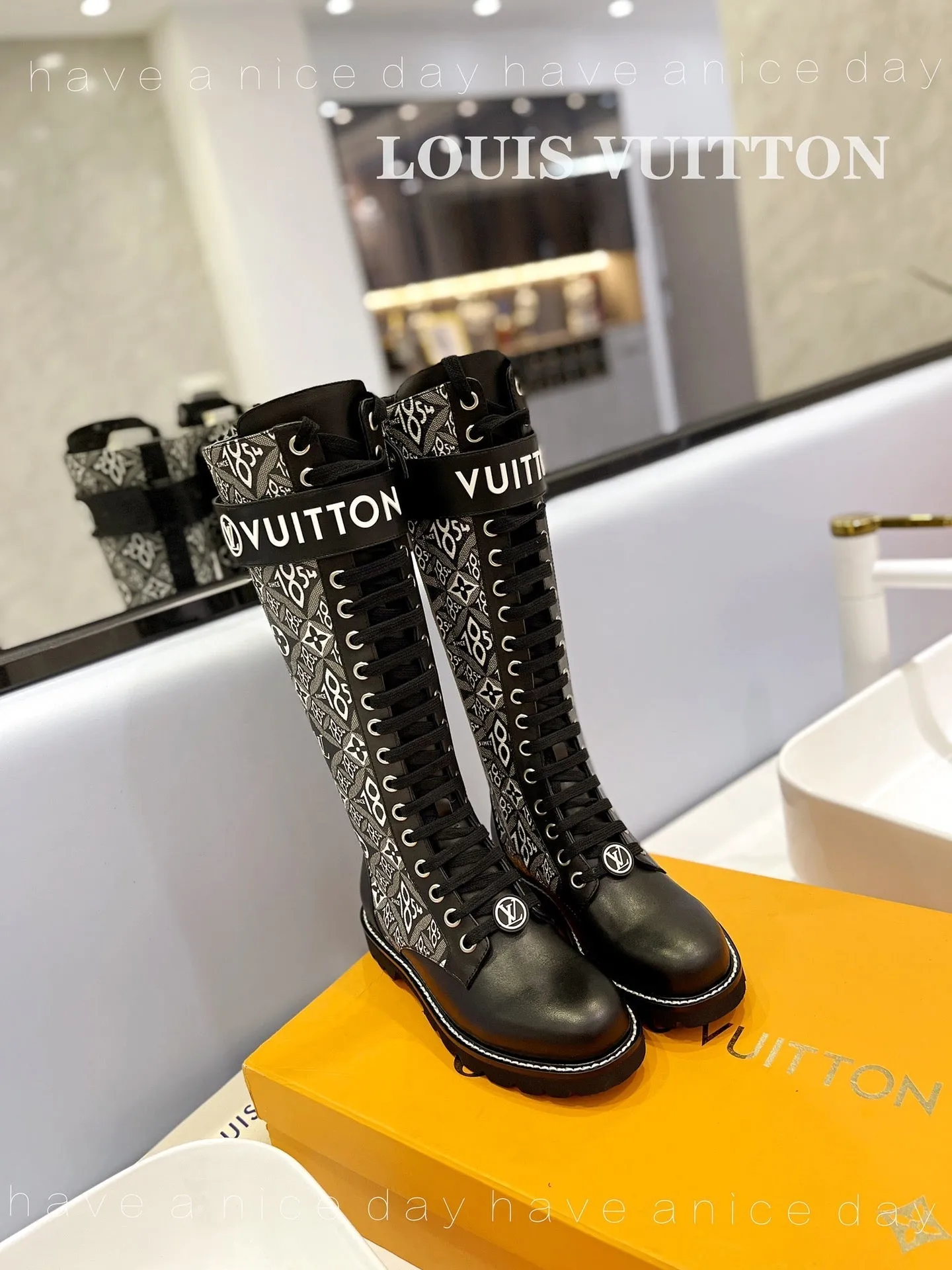 High Quality  LUV BOOTS 030