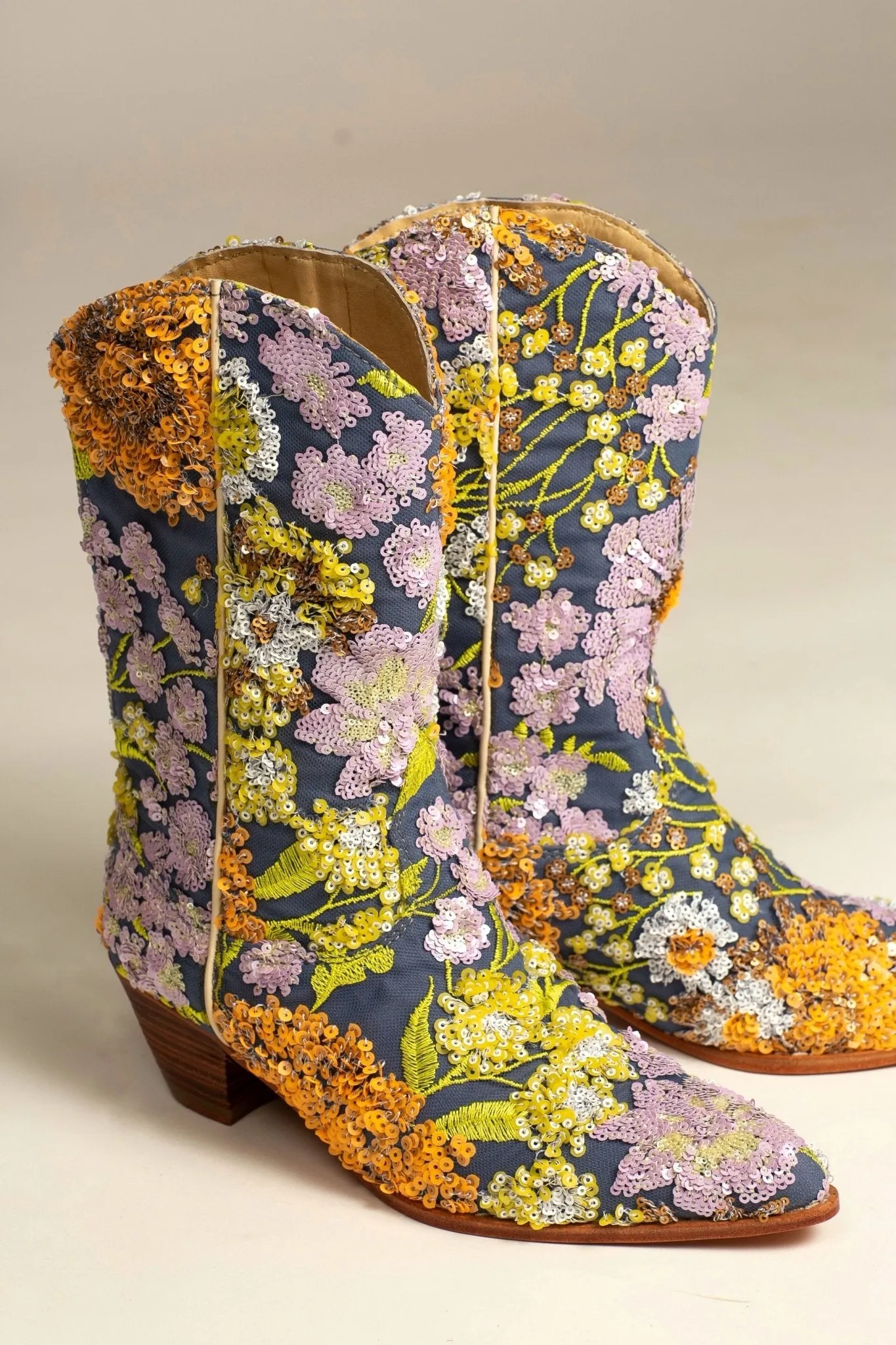 LAVENDER EMBROIDERED FLOWER SEQUIN WESTERN BOOTS